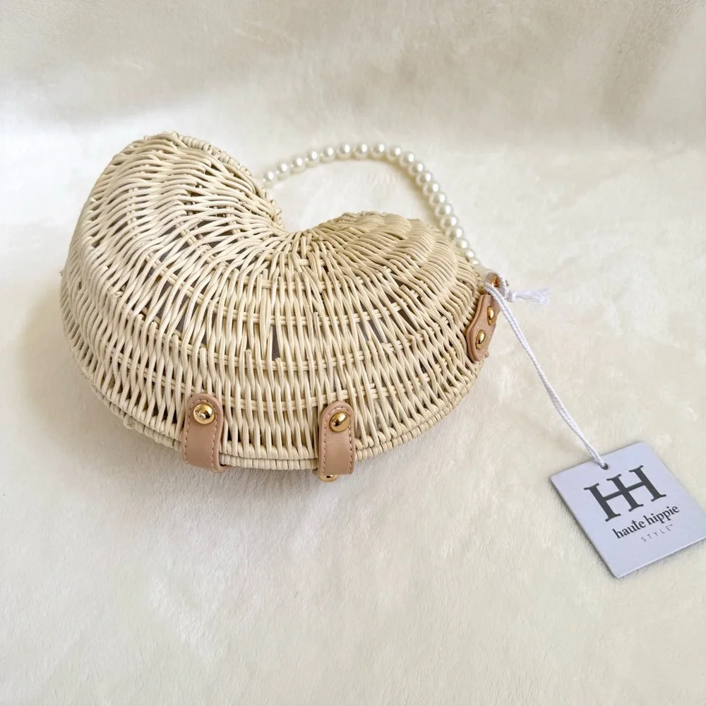 Haute Hippie Cream Woven Wicker Shell-Shaped Purse w/ Faux Pearl Handle - Picture 3 of 7